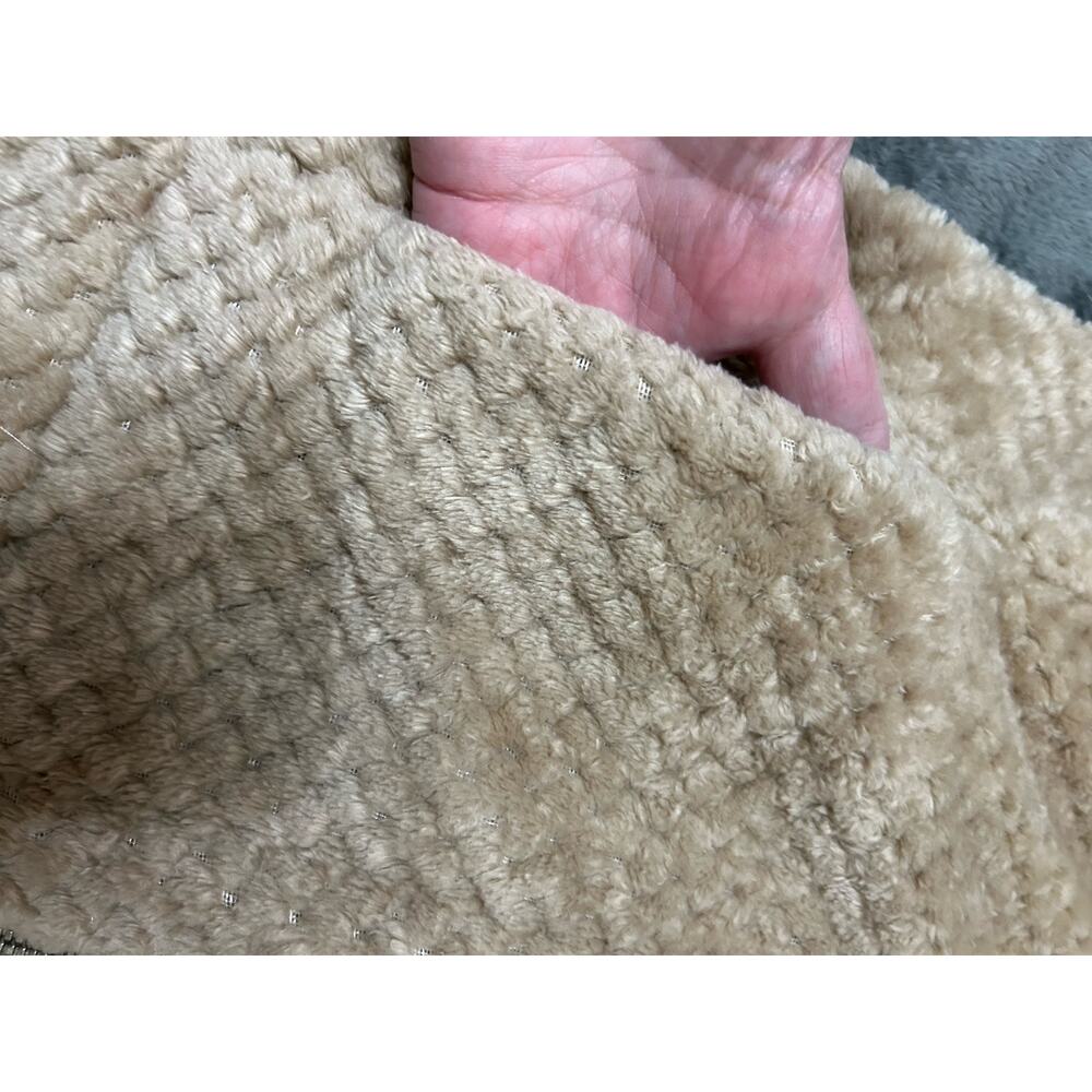 Calvin Klein women’s ivory/cream fuzzy Sherpa full zip jacket, size M - Picture 7 of 9